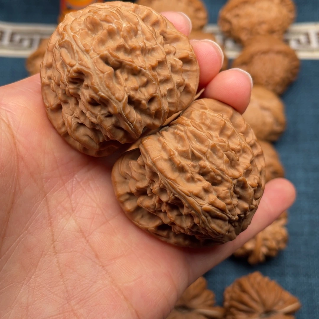 ༺***༻文玩核桃把件43全品毕业三角白