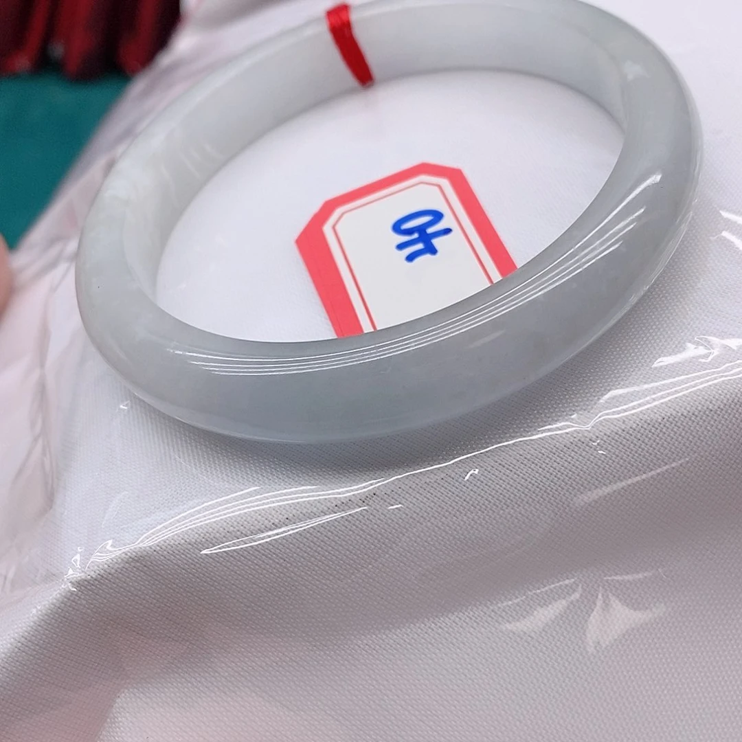 翡翠手镯未镶嵌400000000