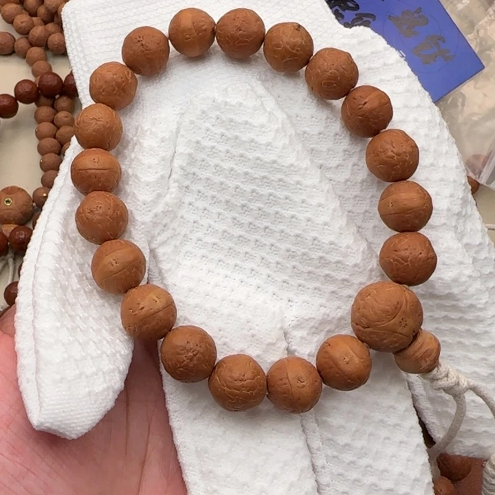 凤眼菩提吊坠尼泊尔1314半实心，玩不红退钱不用退货