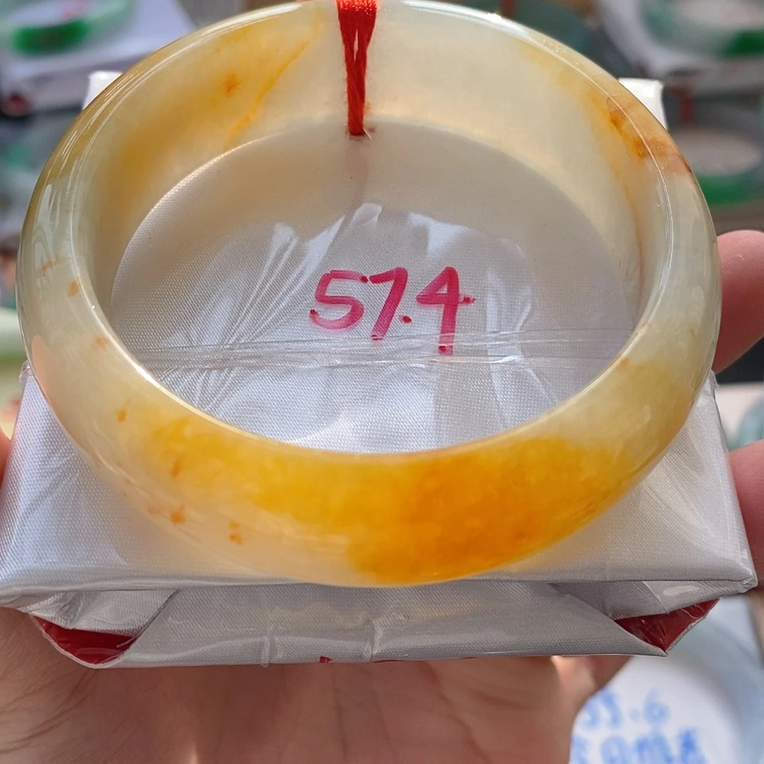 翡翠手镯未镶嵌手镯