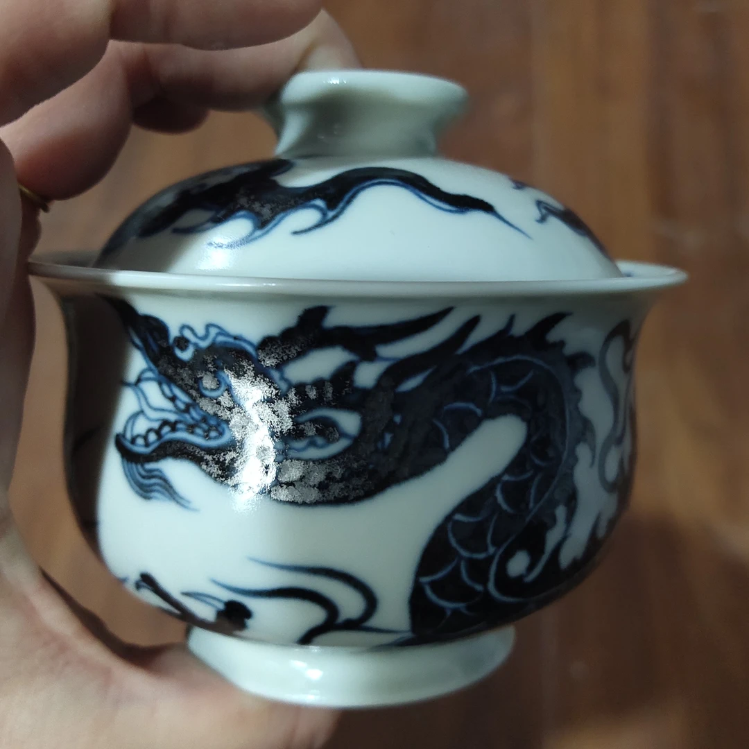 微瑕龙纹大炉式盖碗