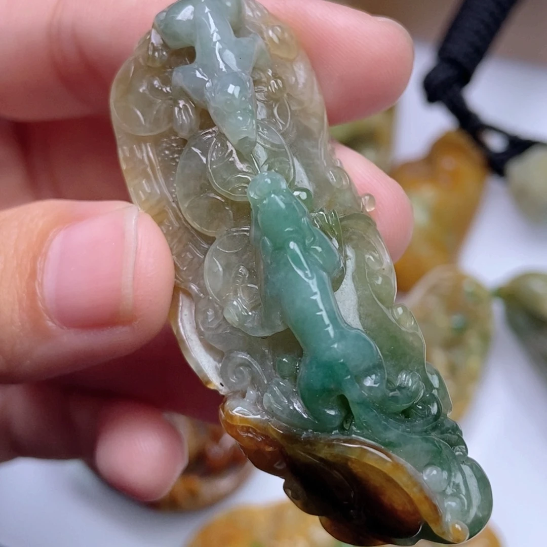 翡翠挂件未镶嵌翡翠