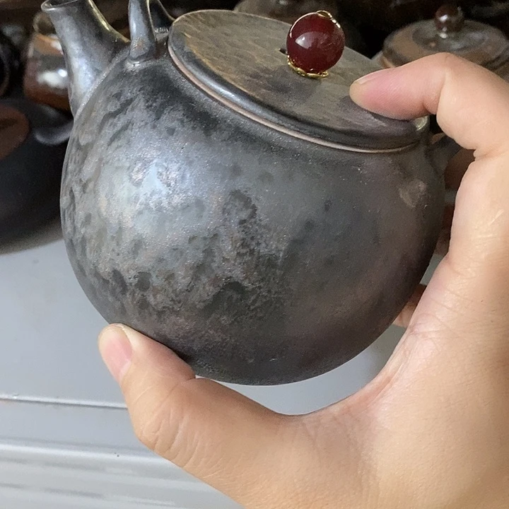 陶瓷艺术品及陶瓷壶壶