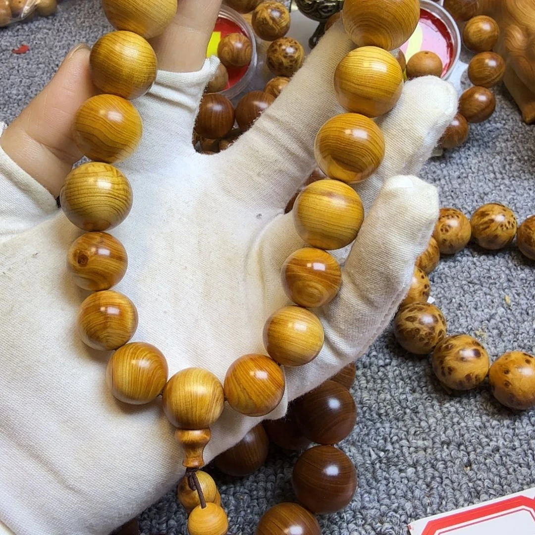 檀香木太行崖柏多株手持