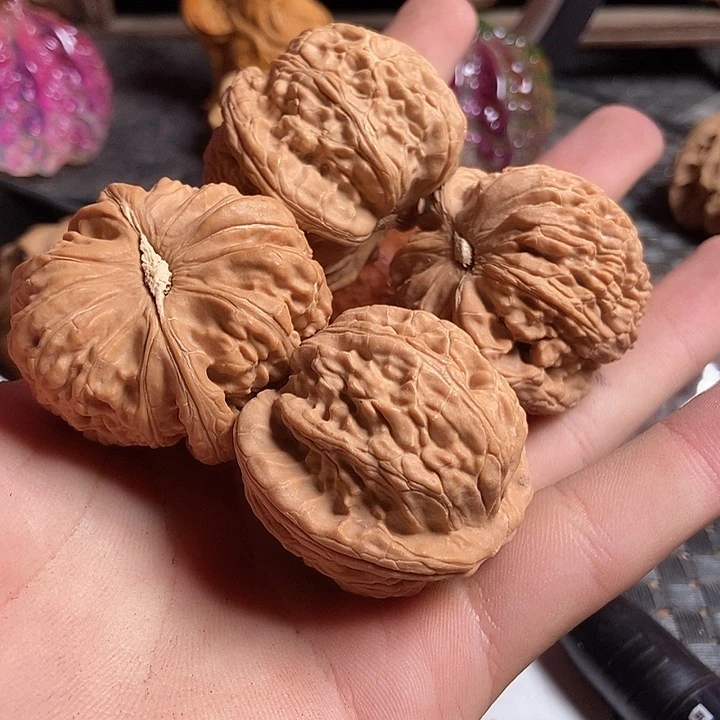 文玩核桃吊坠八****哇狮子