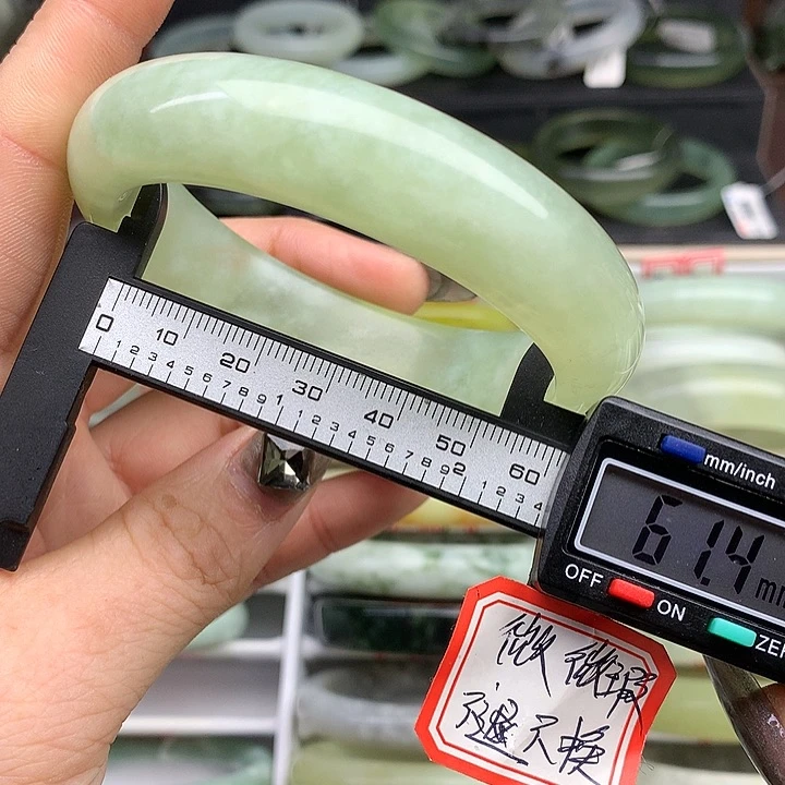 蛇纹石玉手镯未镶嵌724