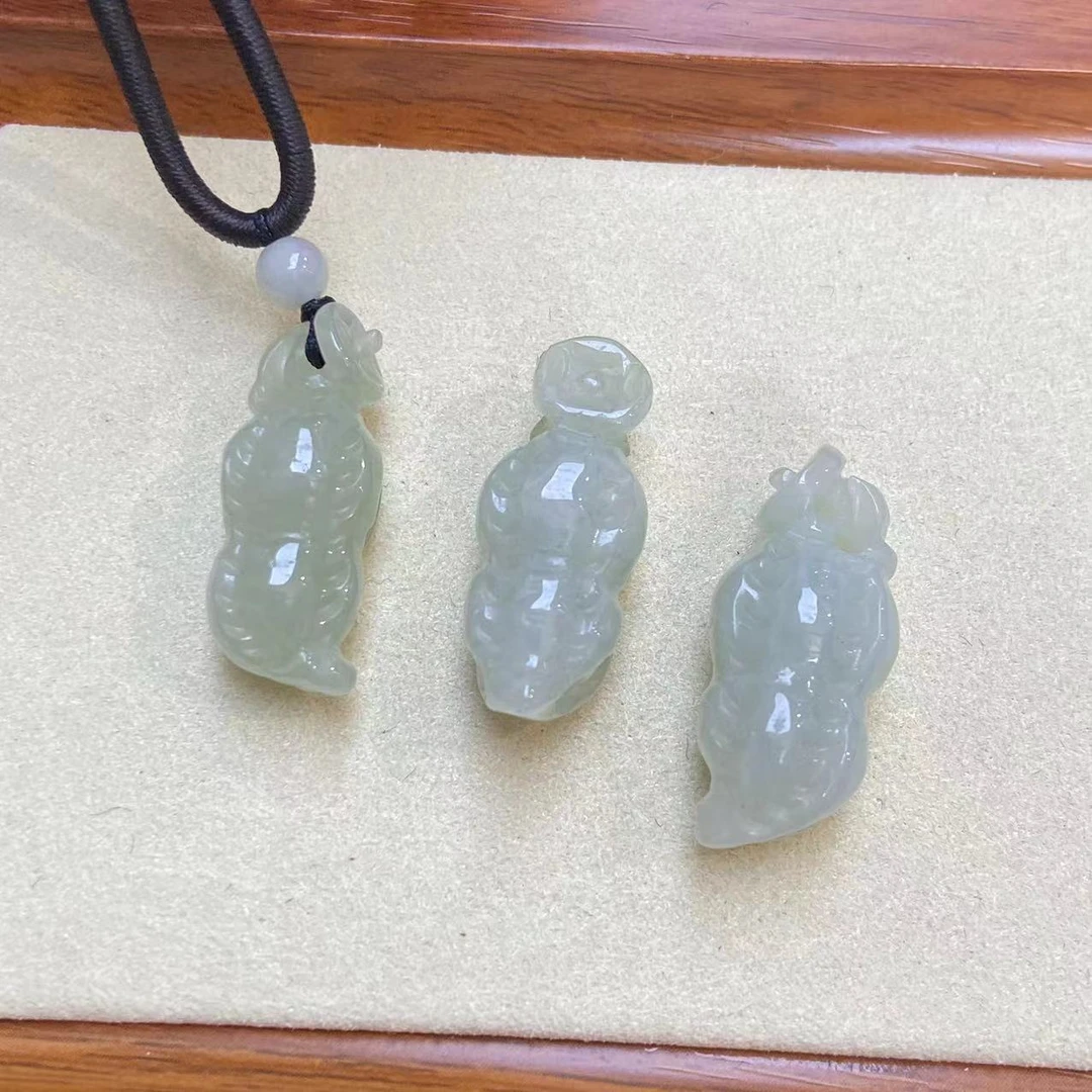 10561天然A货翡翠【颈饰】多样性发一个