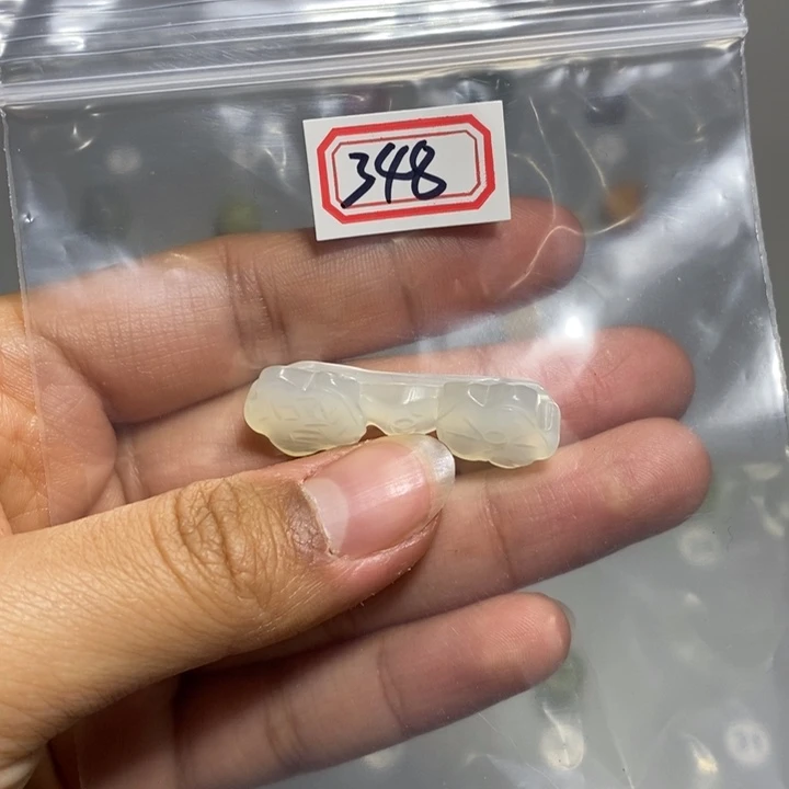 蛇纹石玉颈饰未镶嵌马**珏