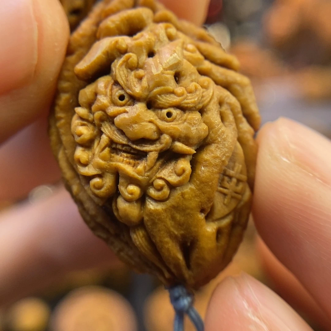 狮子一世如意潍坊核雕桃核雕刻
