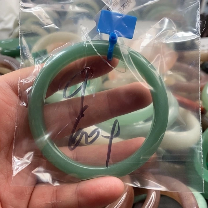 东陵石手镯未镶嵌渭**木