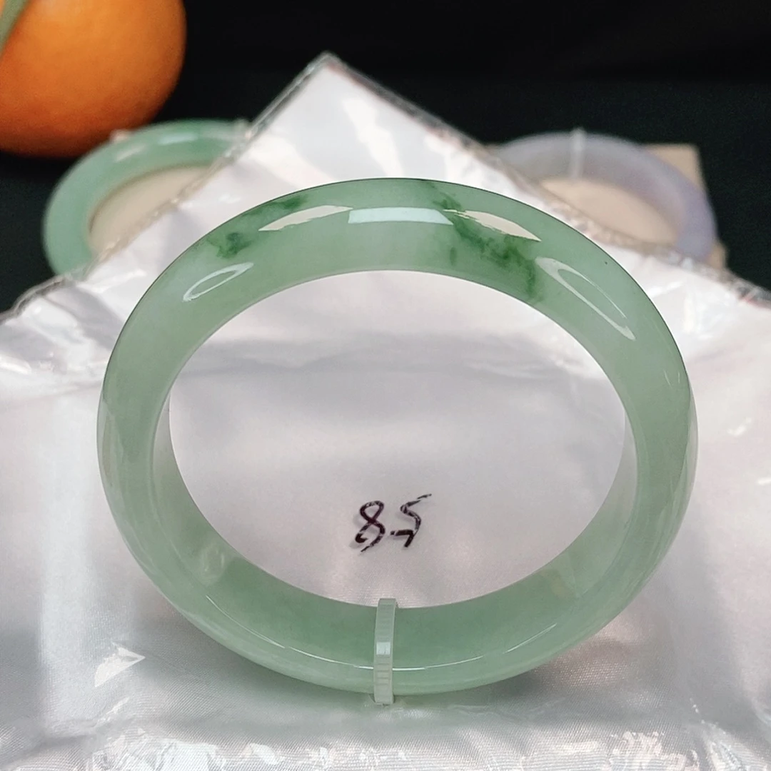 翡翠手镯未镶嵌正圈