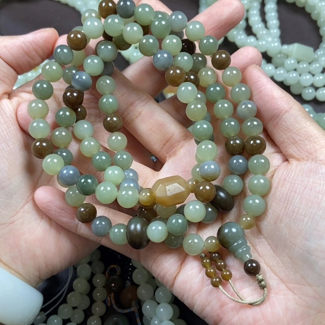 和田玉未镶嵌把件手持