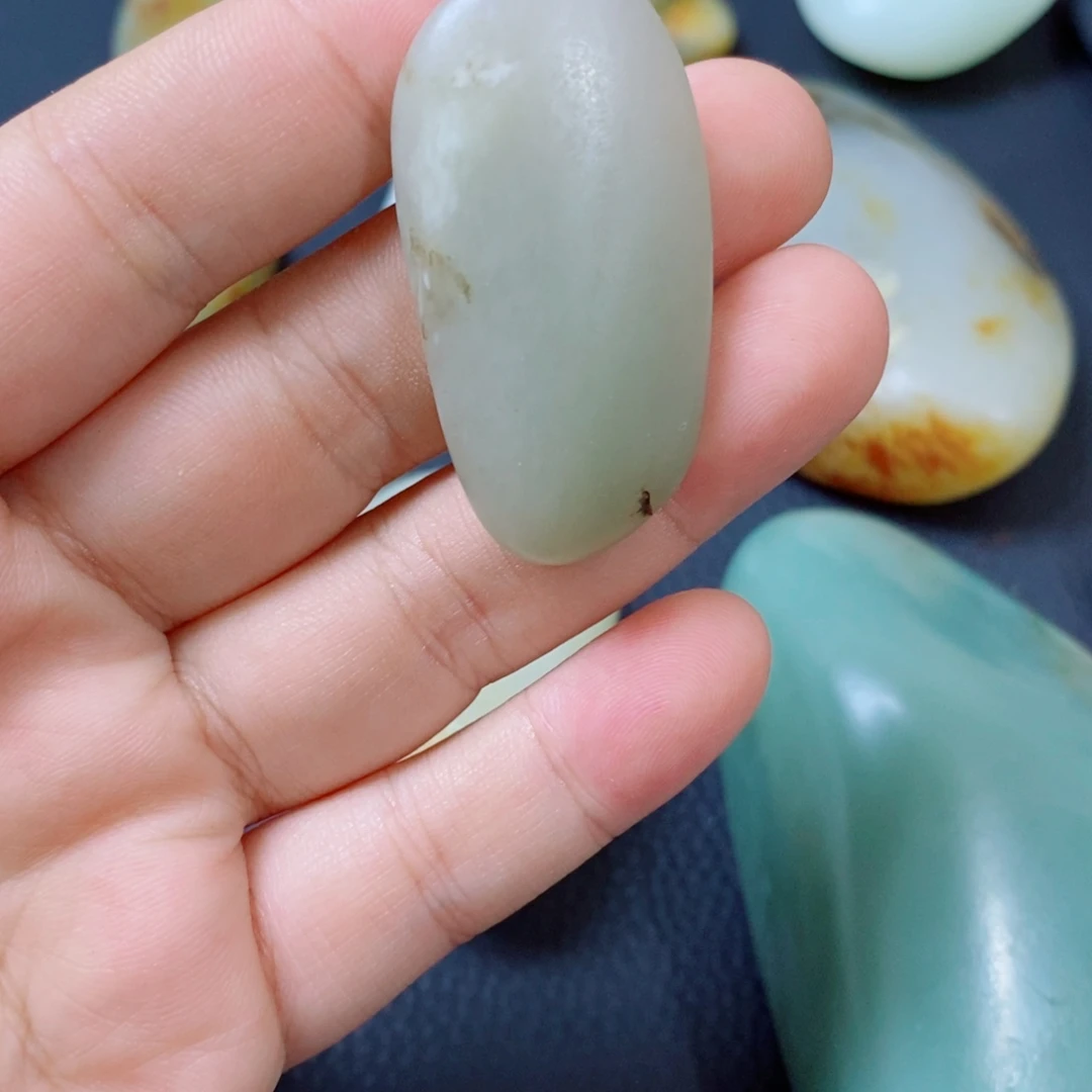 未镶嵌和田玉（糖玉）珠宝奇石