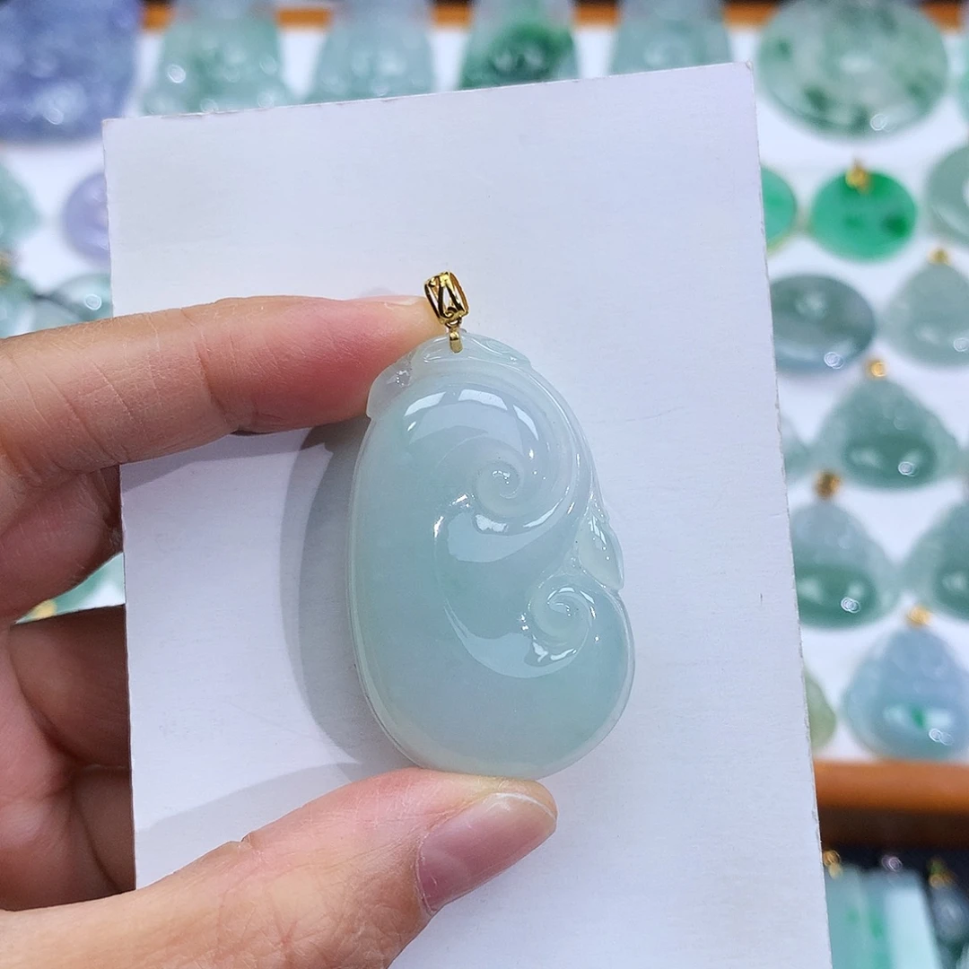 翡翠18K金镶嵌颈饰翡翠吊坠
