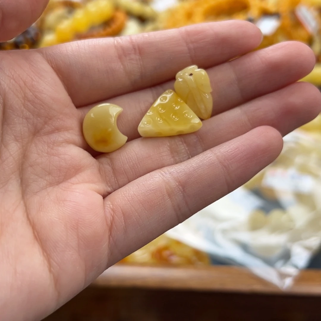 未镶嵌琥珀珠宝奇石