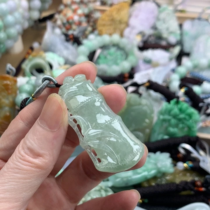 翡翠未镶嵌颈饰吊坠