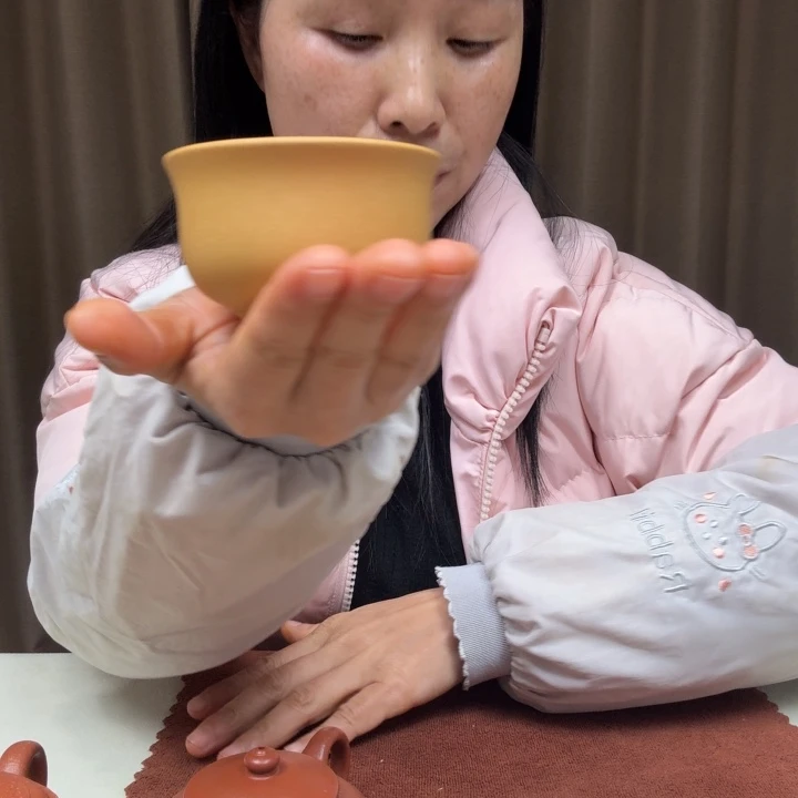 大***成紫砂茶壶黄缎主人杯