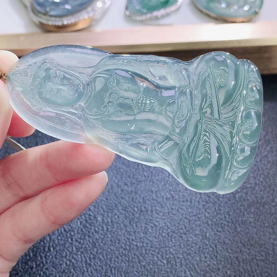 翡翠18K金镶嵌颈饰翡翠