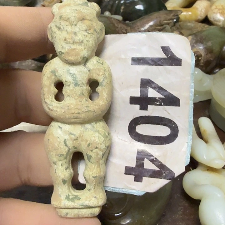 透闪石-蛇纹石玉未镶嵌颈饰