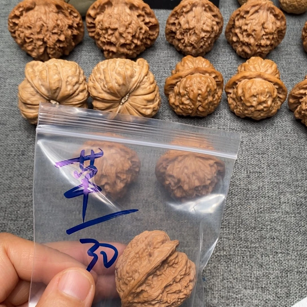 草***鲸吊坠文玩核桃密纹
