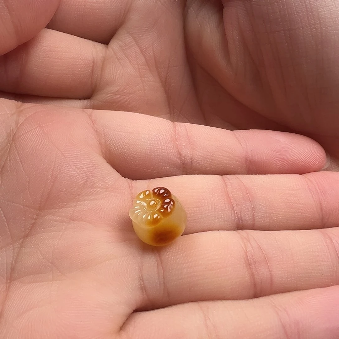 蜜蜡颈饰未镶嵌小柿子（打孔不退换）