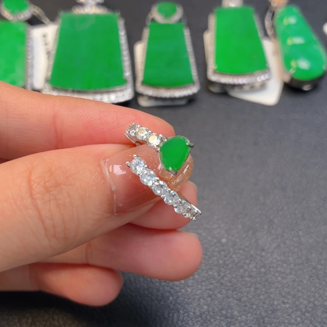 翡翠银S925镶嵌颈饰戒指