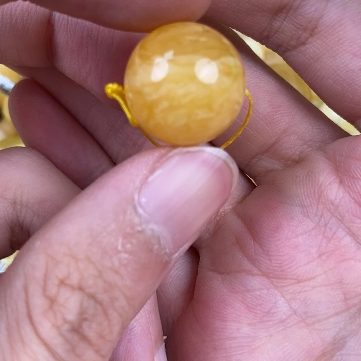 未镶嵌琥珀裸石微瑕64