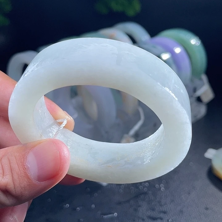 定制翡翠未镶嵌翡翠手镯