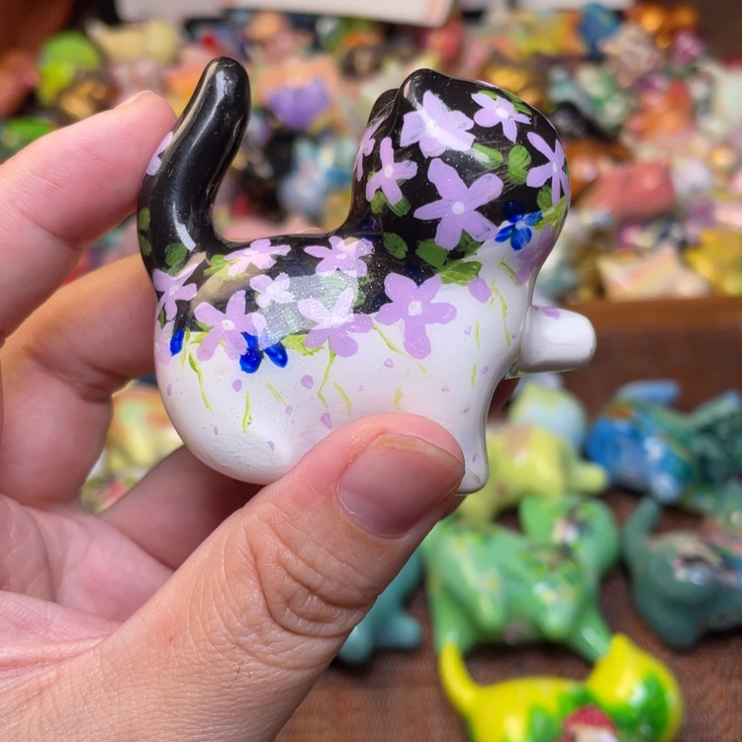麦****手绘七公分翘脚猫