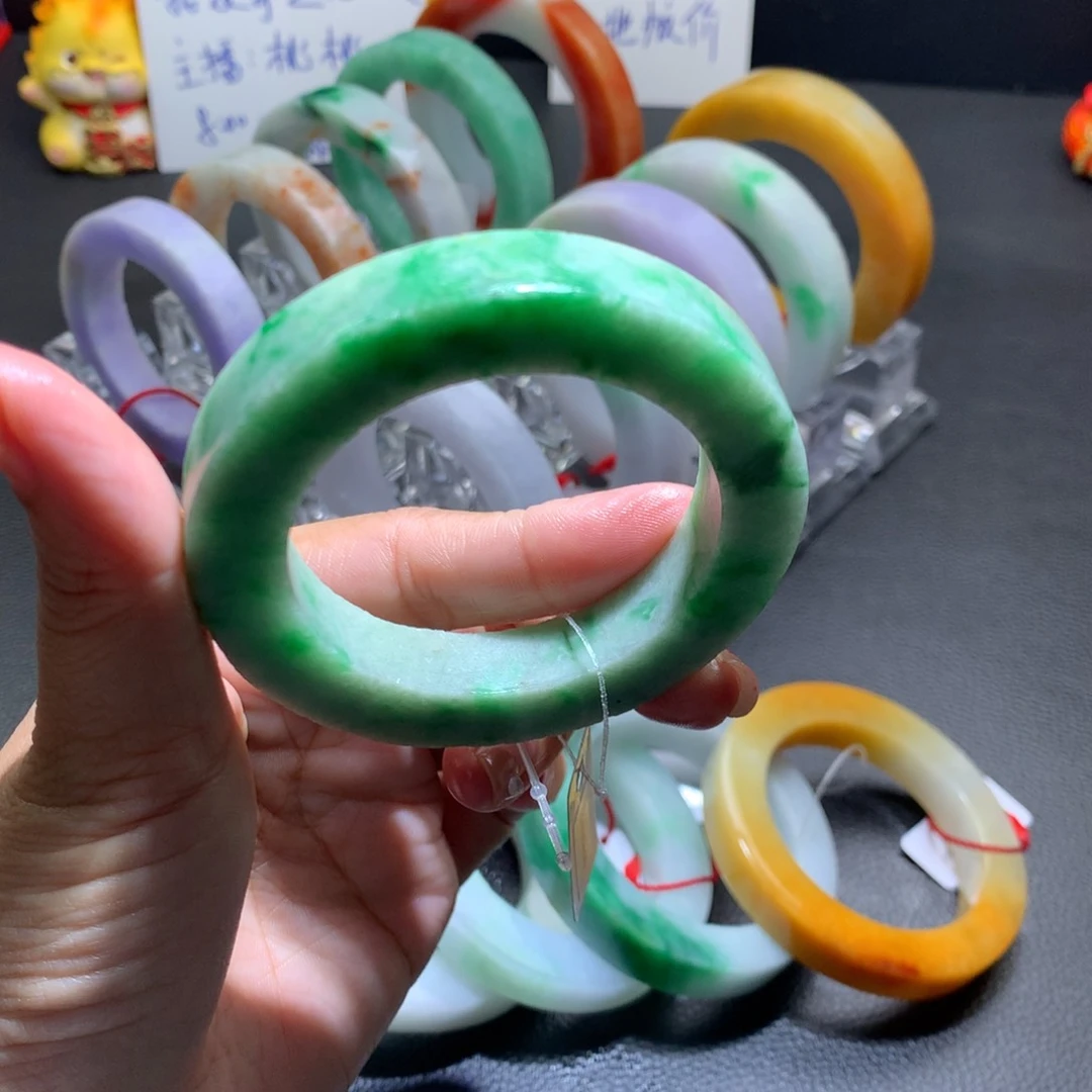 未镶嵌满色定制翡翠