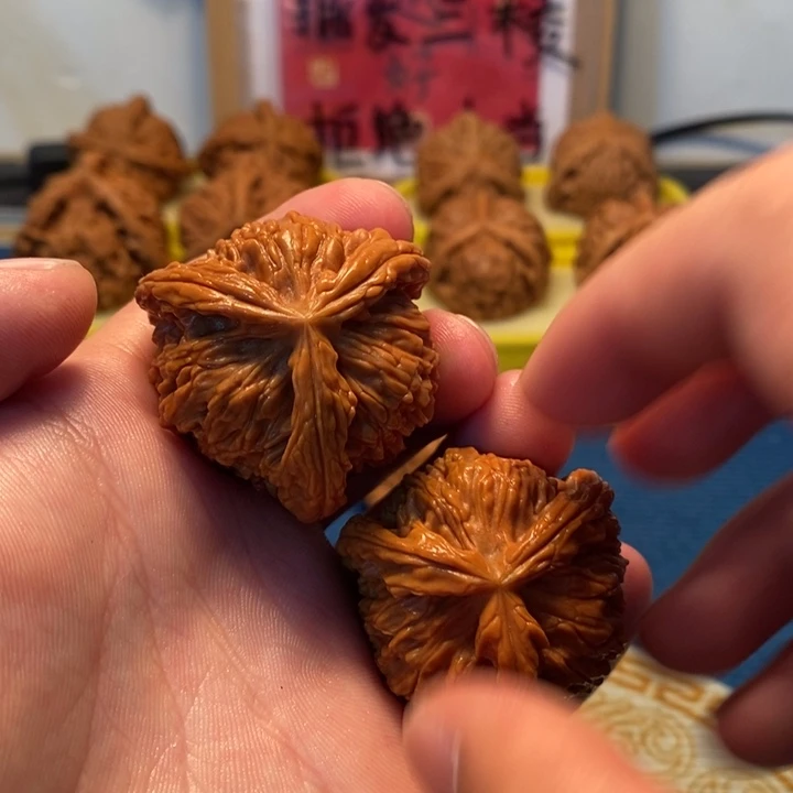 桃核吊坠忆白狮子三棱