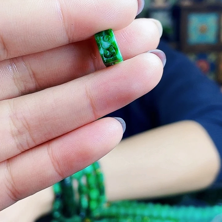 翡翠未镶嵌颈饰多样性