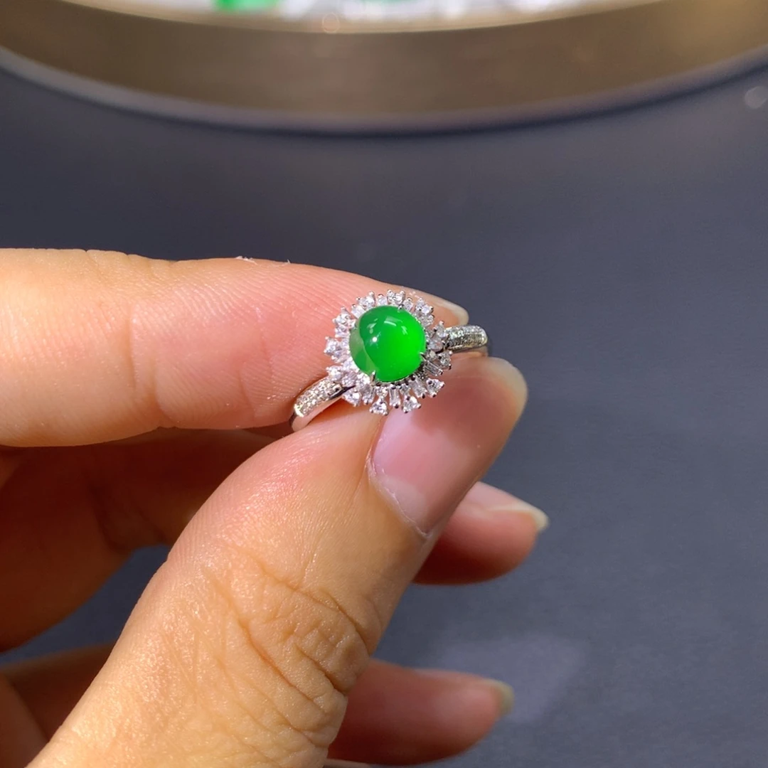 翡翠戒指18K金镶嵌翡翠