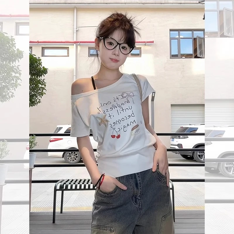 2025新款夏季绝美斜肩白英文印花修身显瘦女短袖休闲小众极简T恤