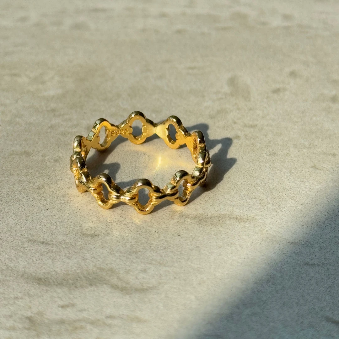 925银戒指 MINI BLOOM 纯银金色镂空四叶草戒指 时尚大气轻奢款