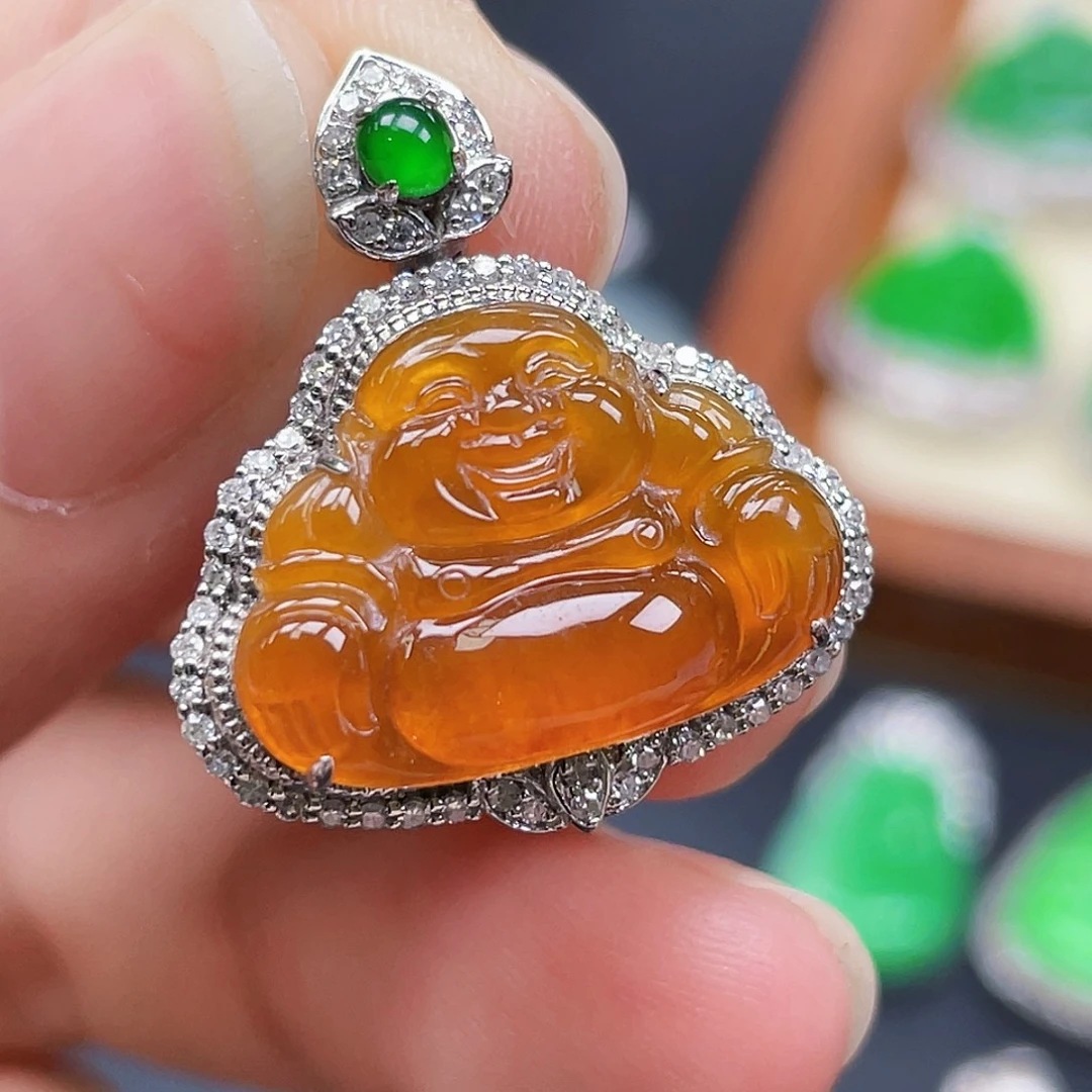 翡翠18K金镶嵌颈饰吊坠