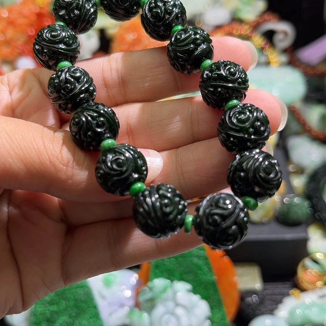 翡翠未镶嵌颈饰待编织