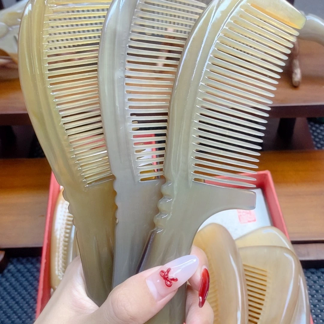 纯手工制作纯牛角梳子