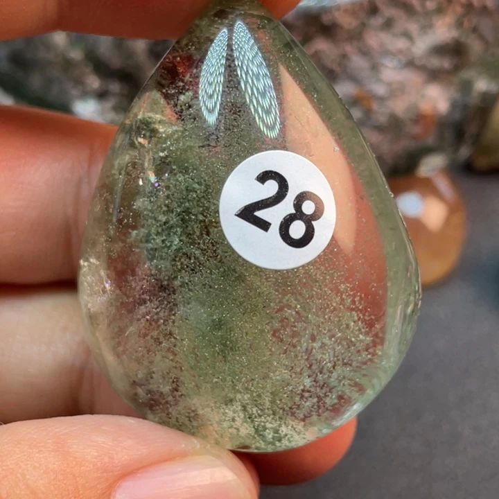 水晶颈饰未镶嵌R****n脖子