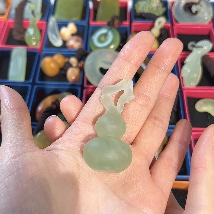 蛇纹石玉未镶嵌吊坠(赠链)