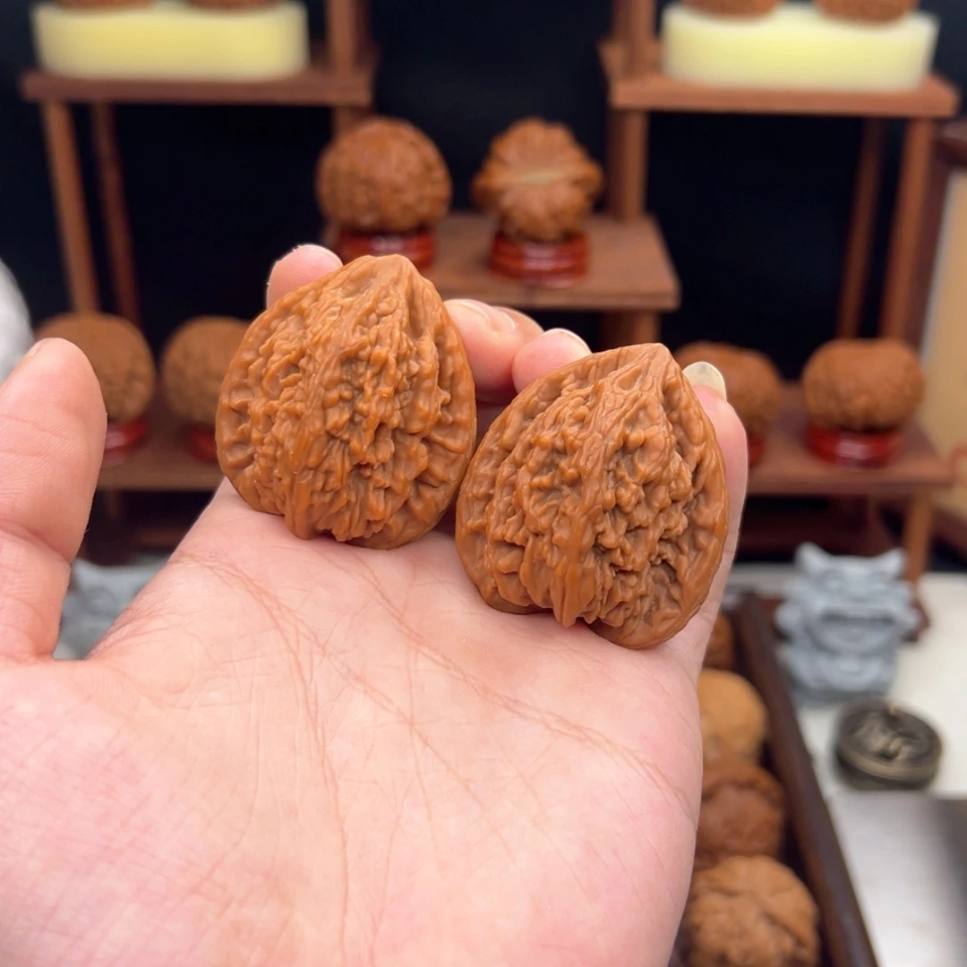 臭***人吊坠文玩核桃全品41虎头王