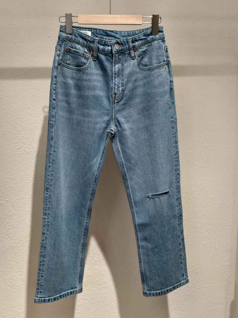 【破洞九分牛仔裤】