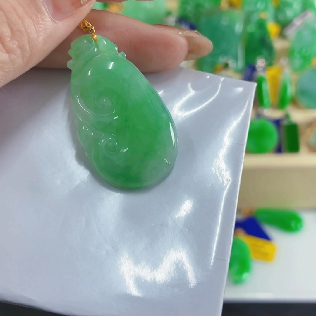 翡翠18K金镶嵌颈饰