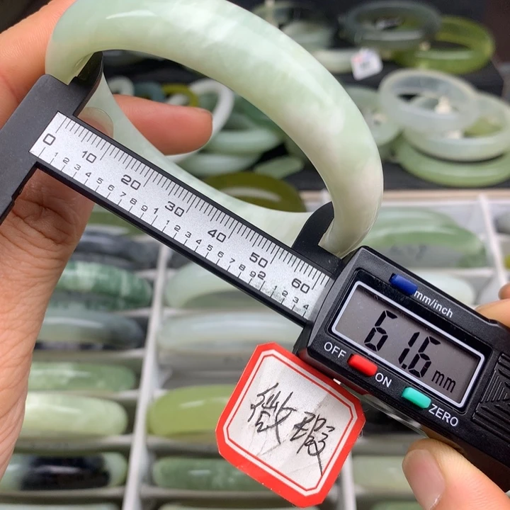 蛇纹石玉未镶嵌手镯616