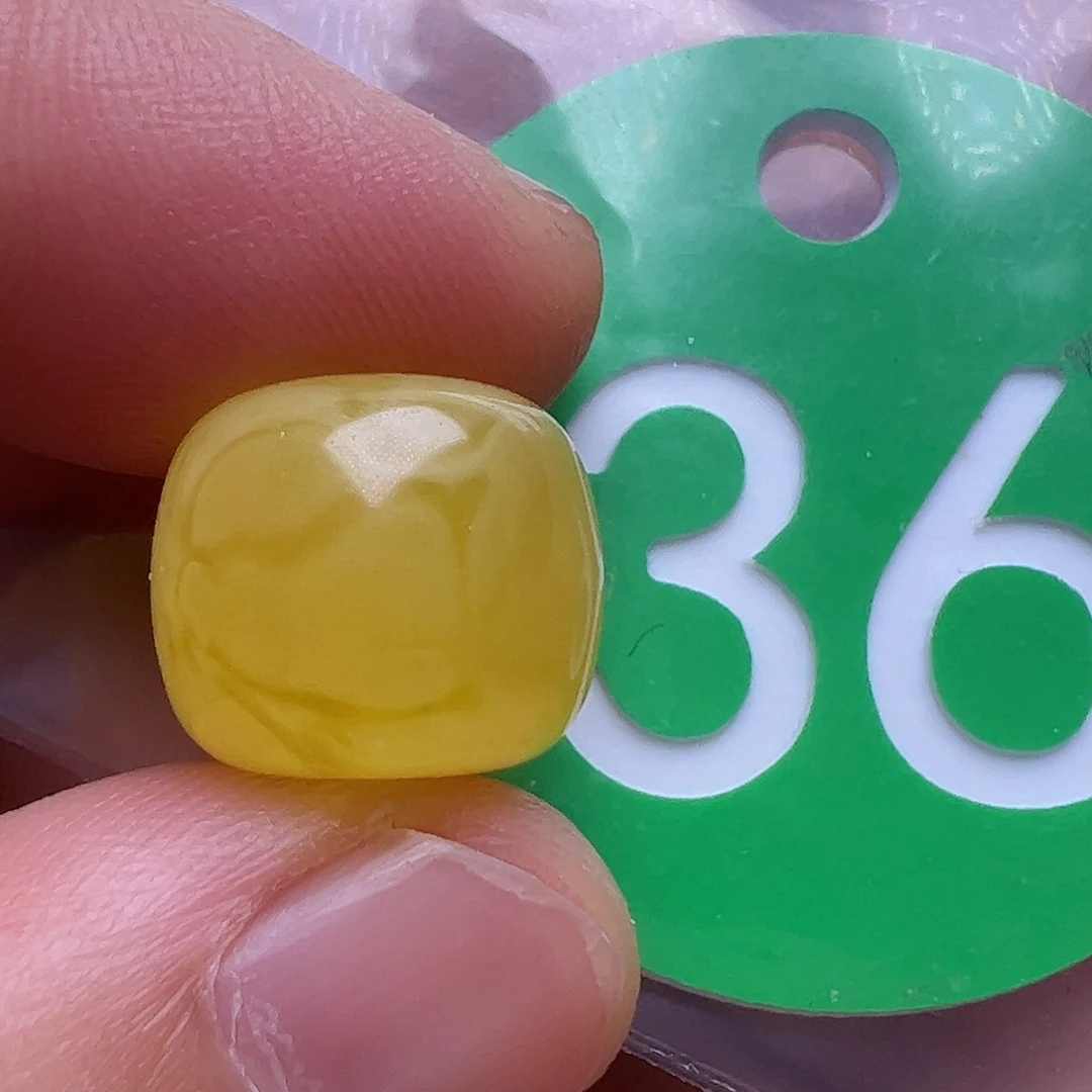 未镶嵌蜜蜡裸石12.8m m