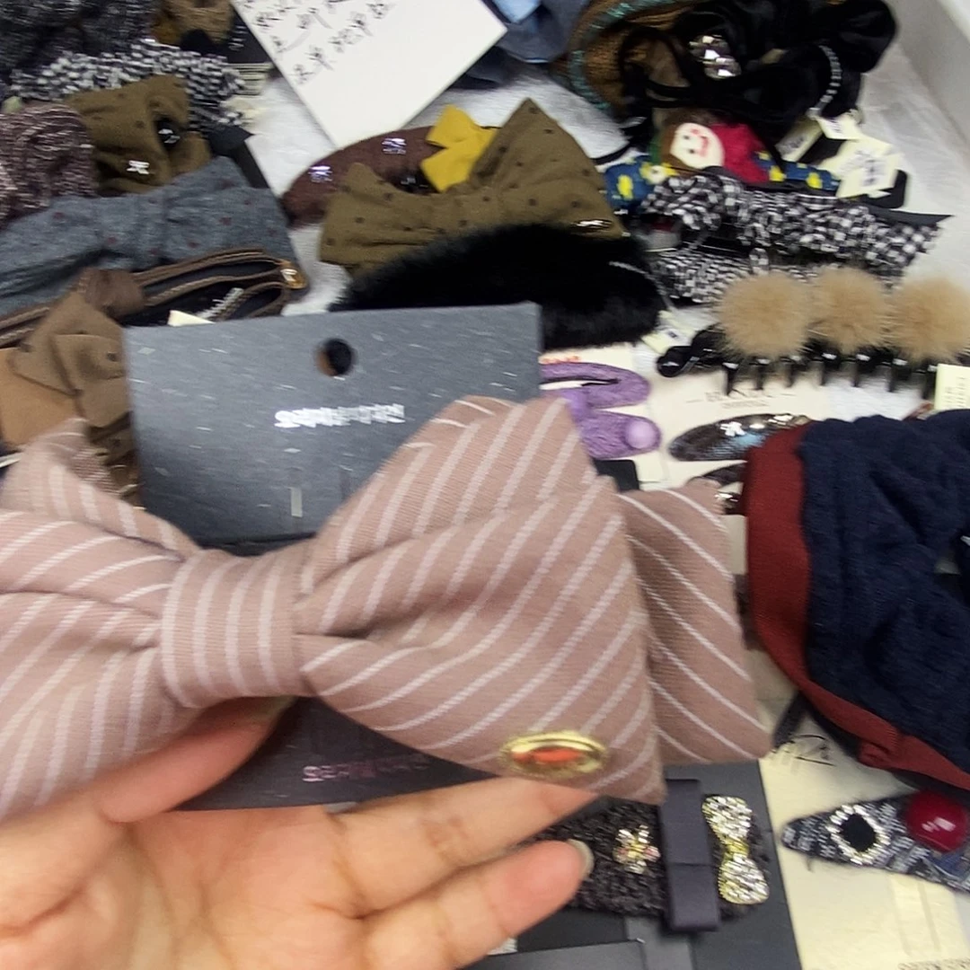 非金属咖色蝴蝶结懒人夹