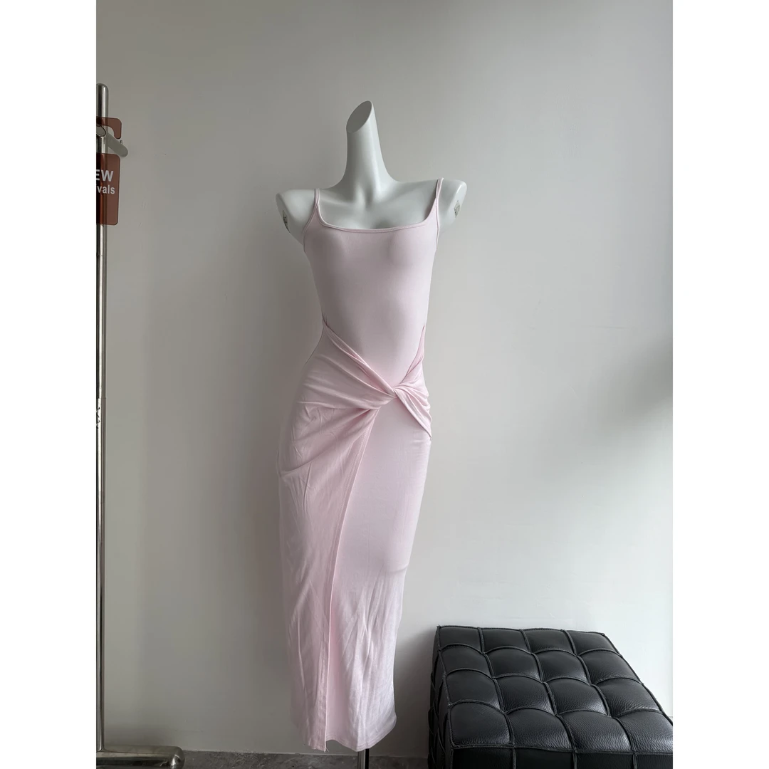 韩雨嘉粉色大u领无袖吊带针织连衣裙女夏系带设计感收腰显瘦长裙