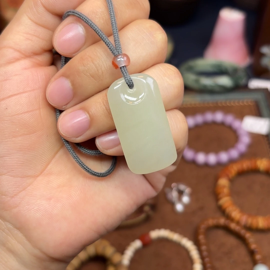 d***g和田玉未镶嵌颈饰