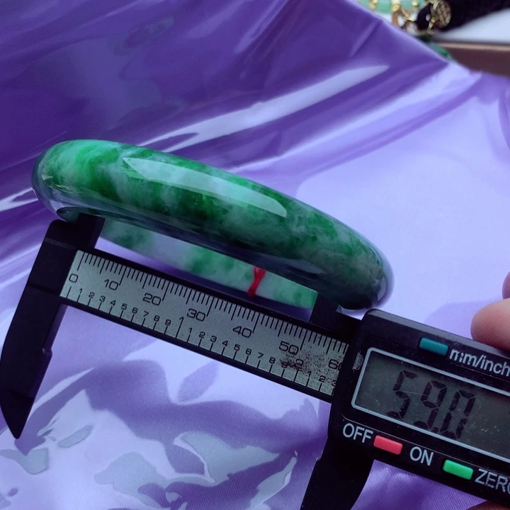 翡翠未镶嵌手镯…．