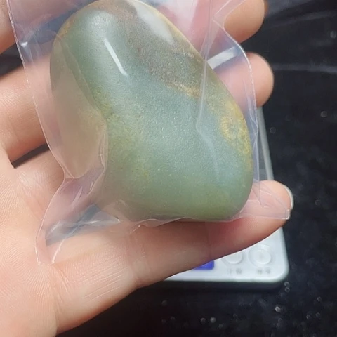 颈饰未镶嵌和田玉（糖玉）